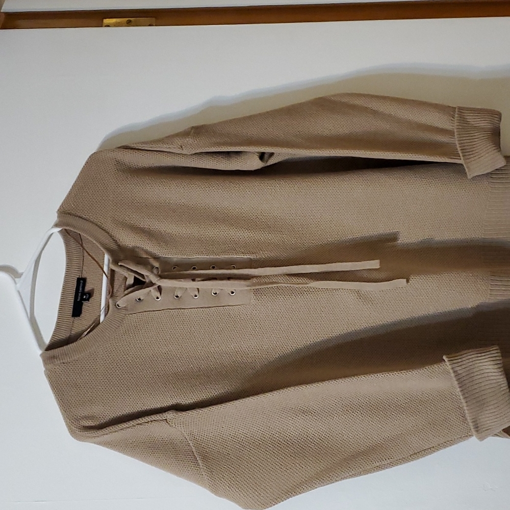 Women's M Harve Benard Sweater